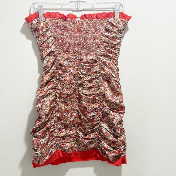 SKY TO MOON Women’s Red Ditsy Floral Ruched Strapless Front Close Dress Sz M - Picture 3 of 7
